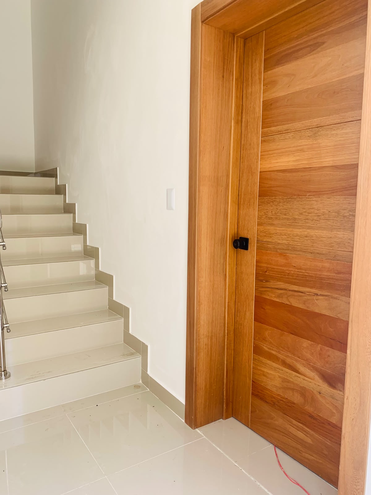 Entrada y escalera interior
