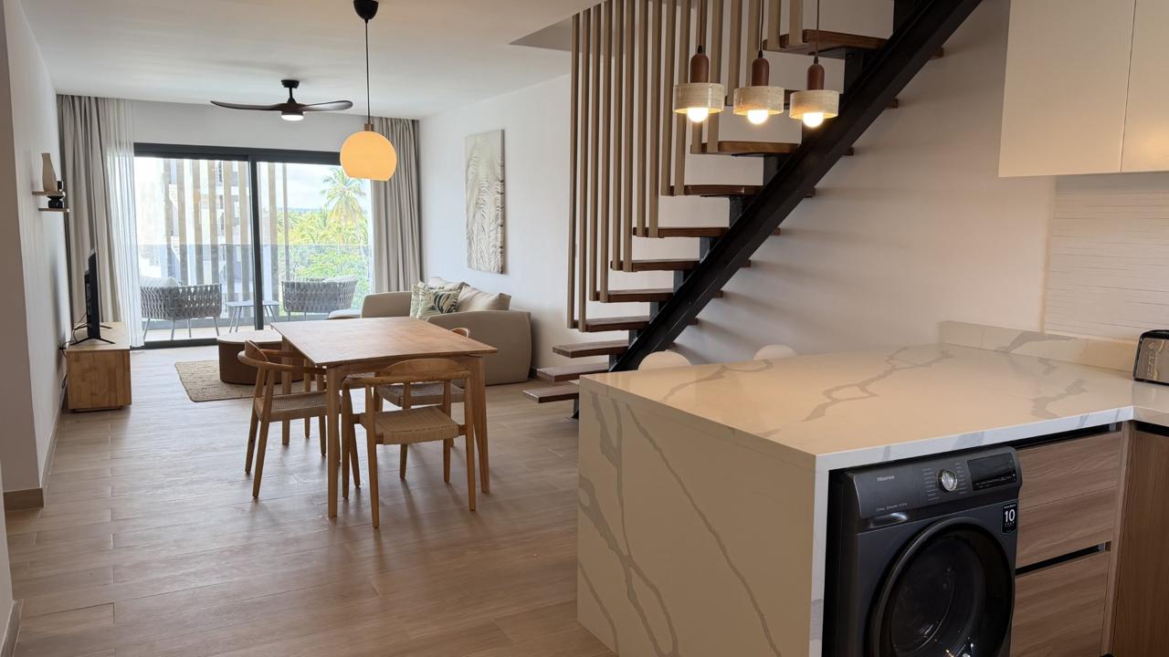 Sala, comedor y cocina del penthouse