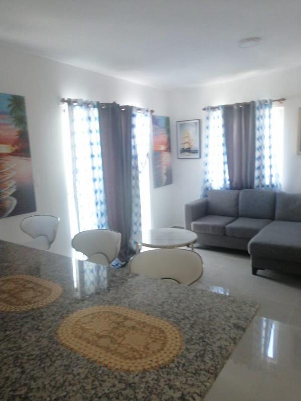 Sala amueblada del apartamento